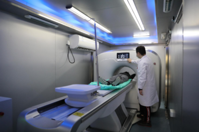 移動CT車駛入武漢科技大學醫院，科技助力復工復產體檢提速